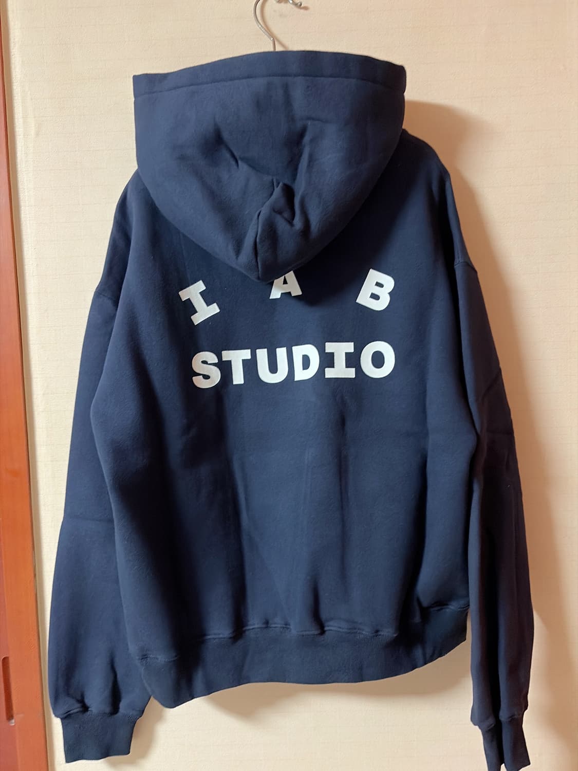 IAB studio 아이앱 스튜디오 21SS 후드티 네이비 판매합니다. 상품이미지2