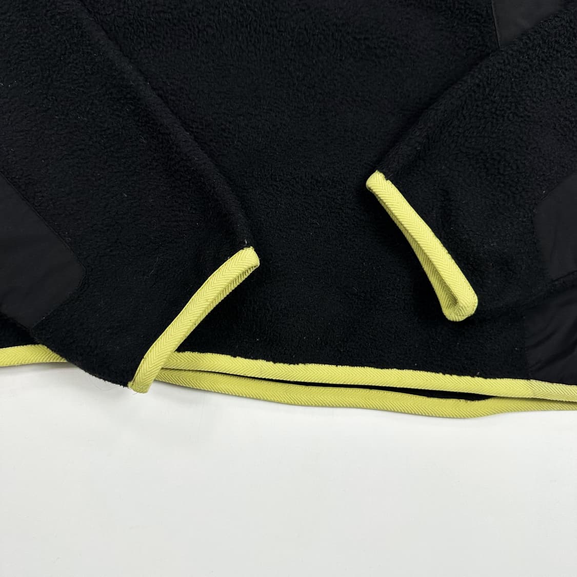 아이앱스튜디오 x 아식스 블랙 후리스 맨투맨 (M) 상품이미지7