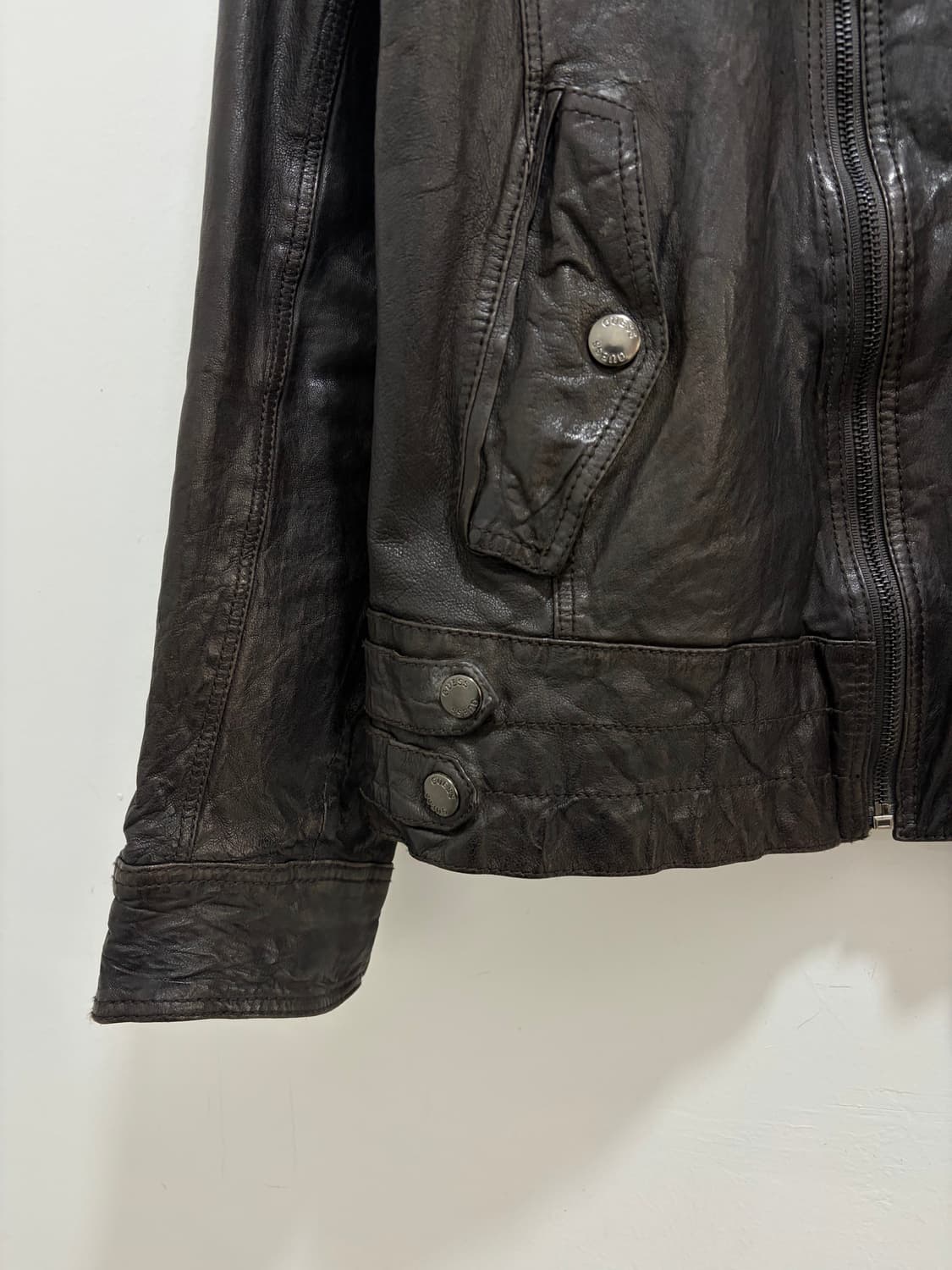 게스 양가죽 레더 하이넥 라이더 자켓 상품이미지2