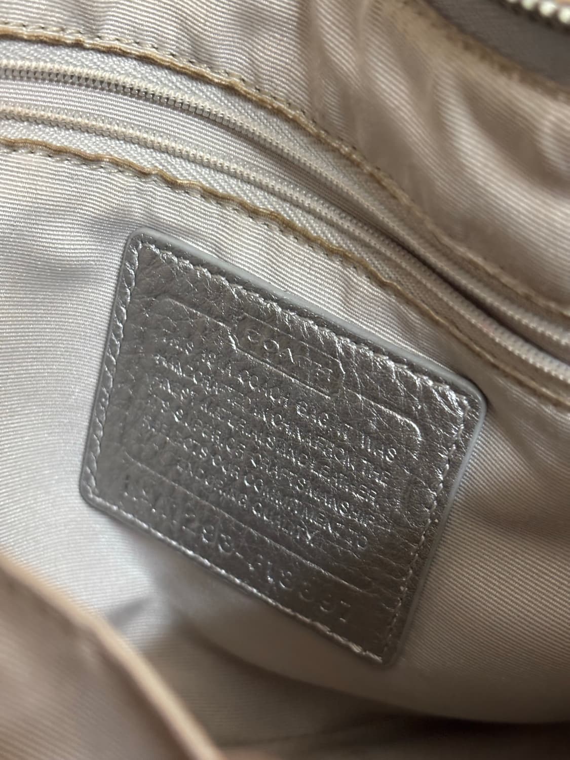 코치 y2k 시그니처 실버 숄더백 상품이미지3