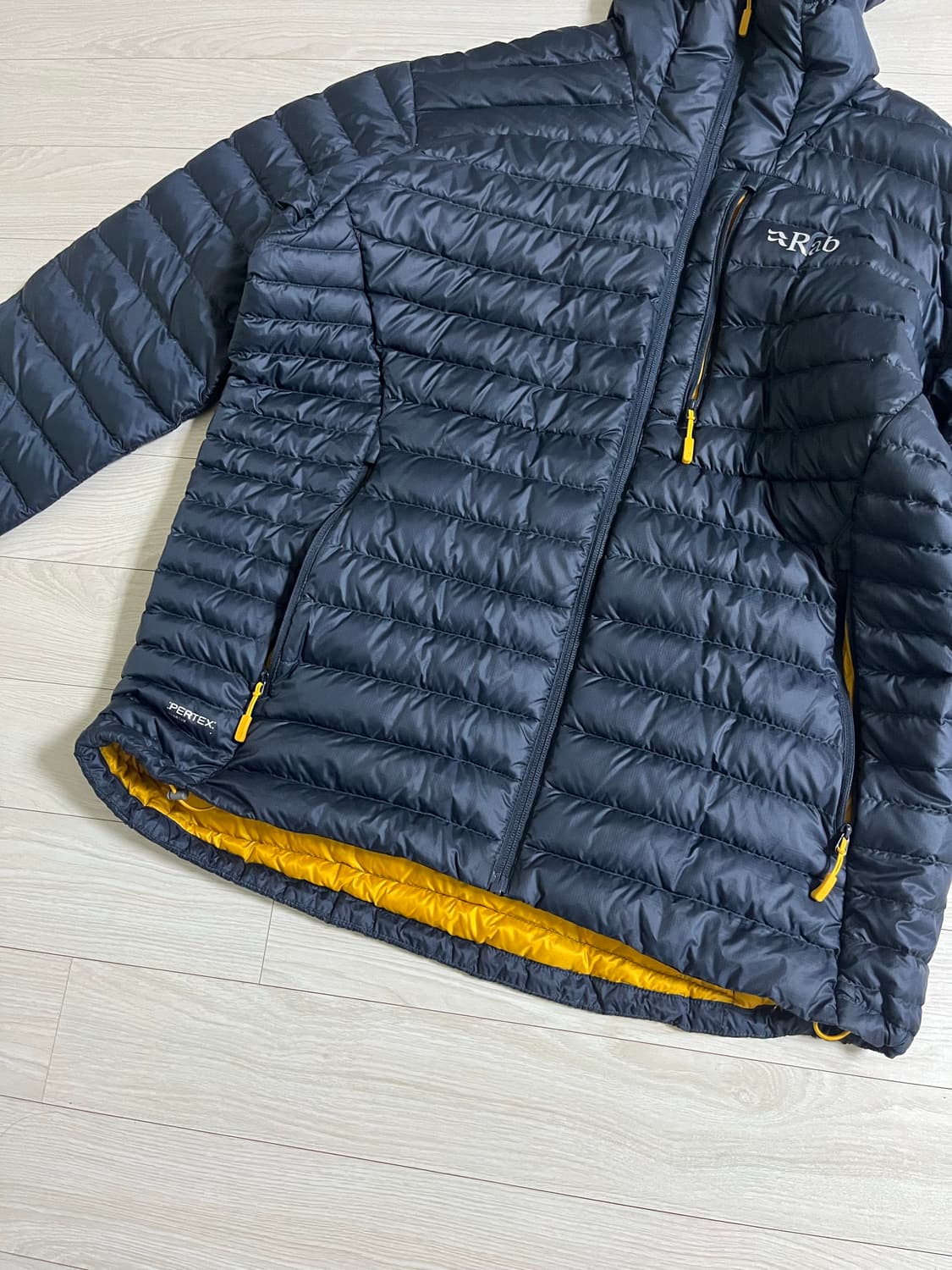 rab 경량패딩 벨루가 xl 상품이미지3