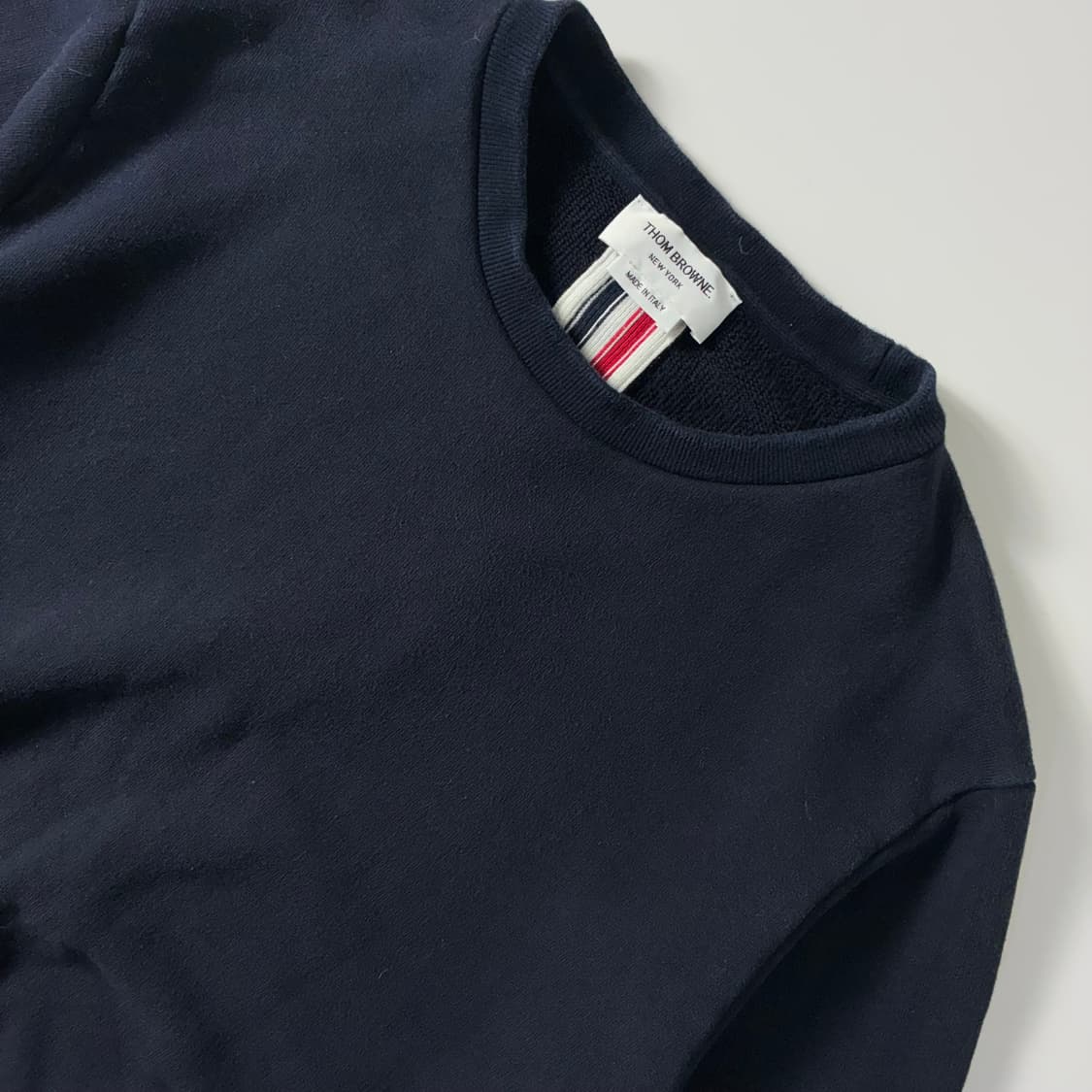 Thom browne  톰브라운 센터백 스트라이프 백삼선 맨투맨 상품이미지6