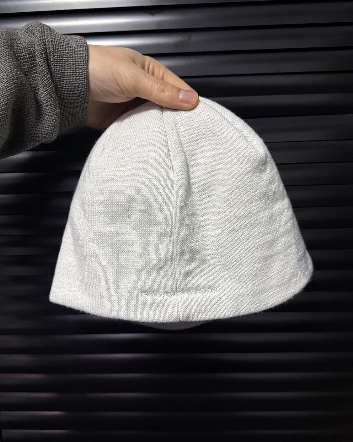 산산기어 25SS 화이트 그레이 회색 흰색 비니 모자 고프코어 스트릿 상품이미지4