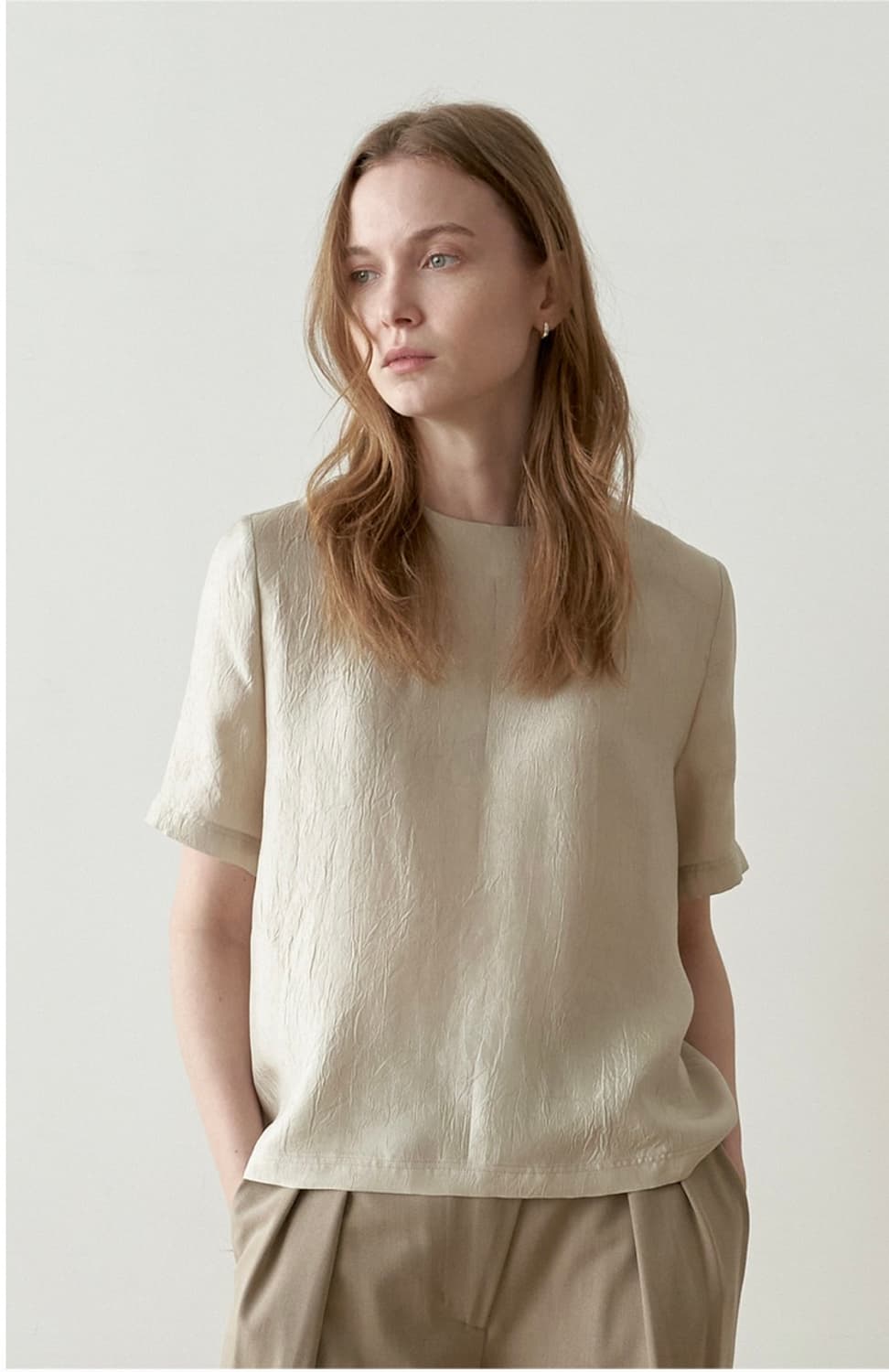 스텝어라운드 라운드넥 블라우스  상품이미지1