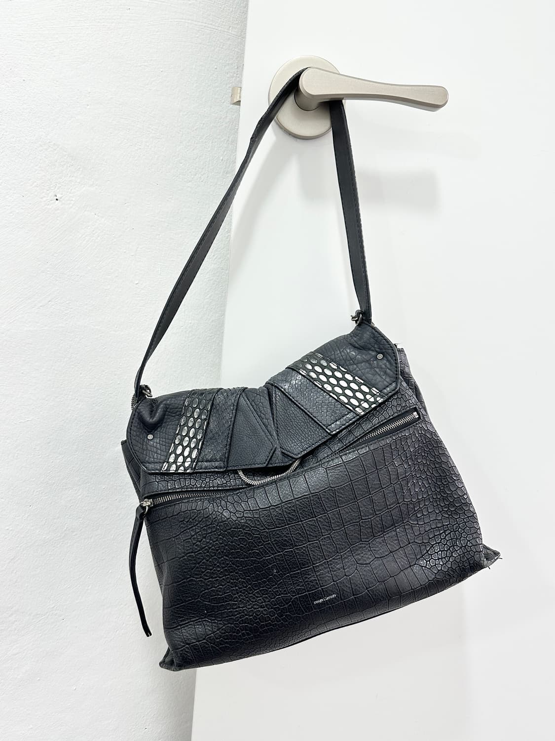 Crocodile embossed bag 상품이미지3