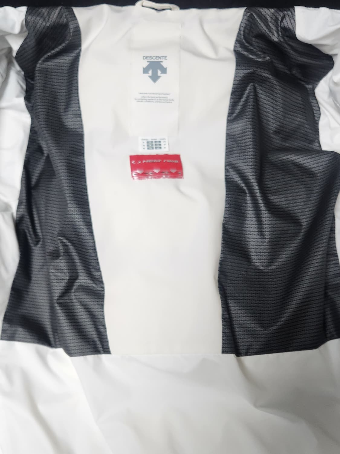 데상트 아우디 덕다운패딩 90 상품이미지4