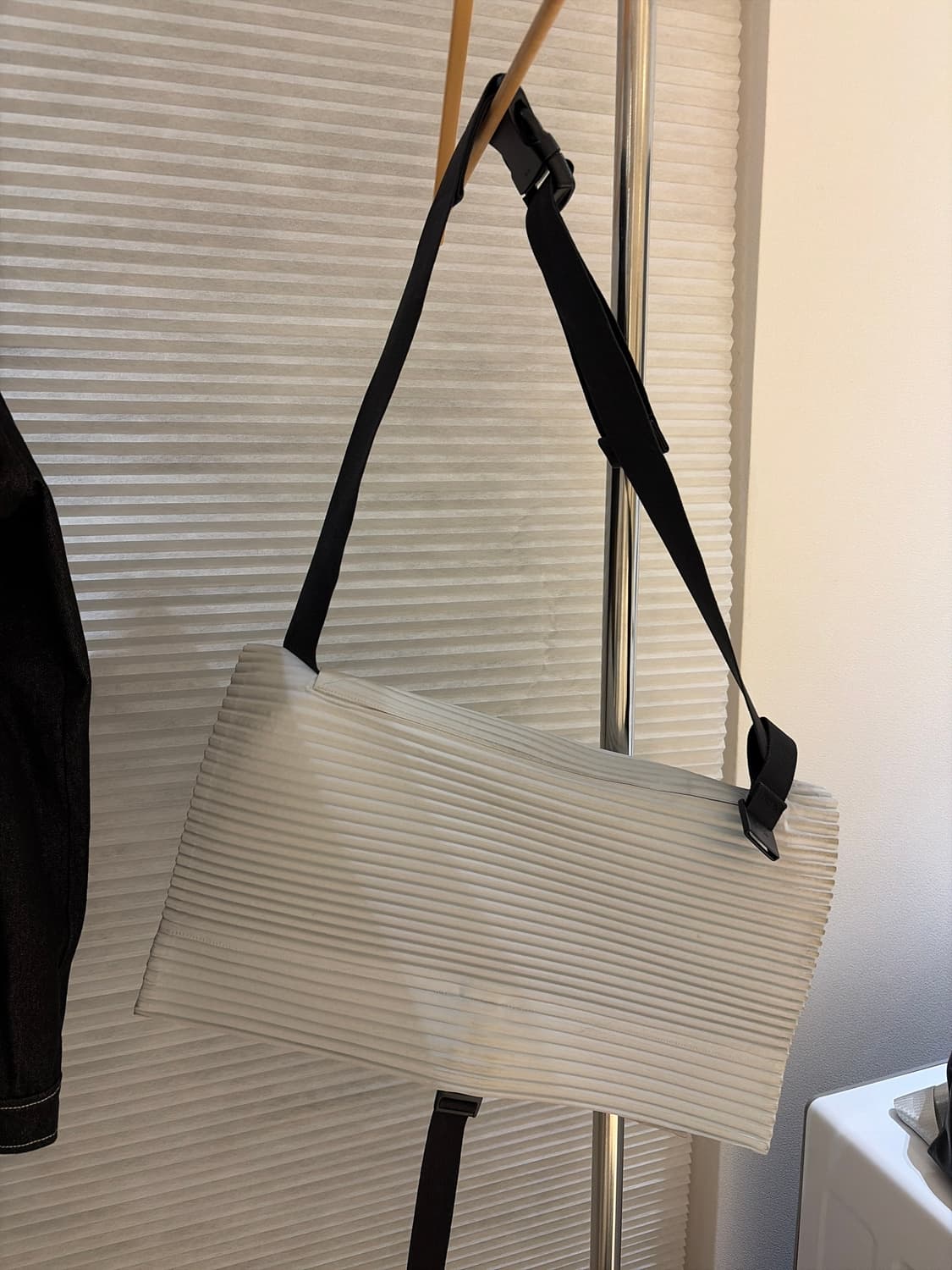 이세이 미야케 옴므 플리세 메신저백 상품이미지1