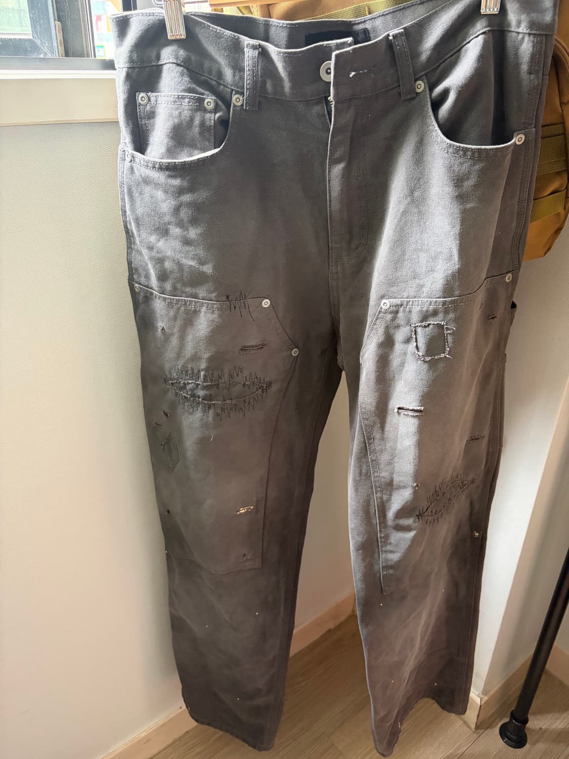 Blackout crack larrydoubleknee gray M 상품이미지1