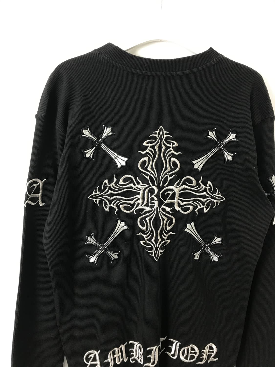 'AMBITION' Gothic Cross V-Neck Tee 상품이미지10