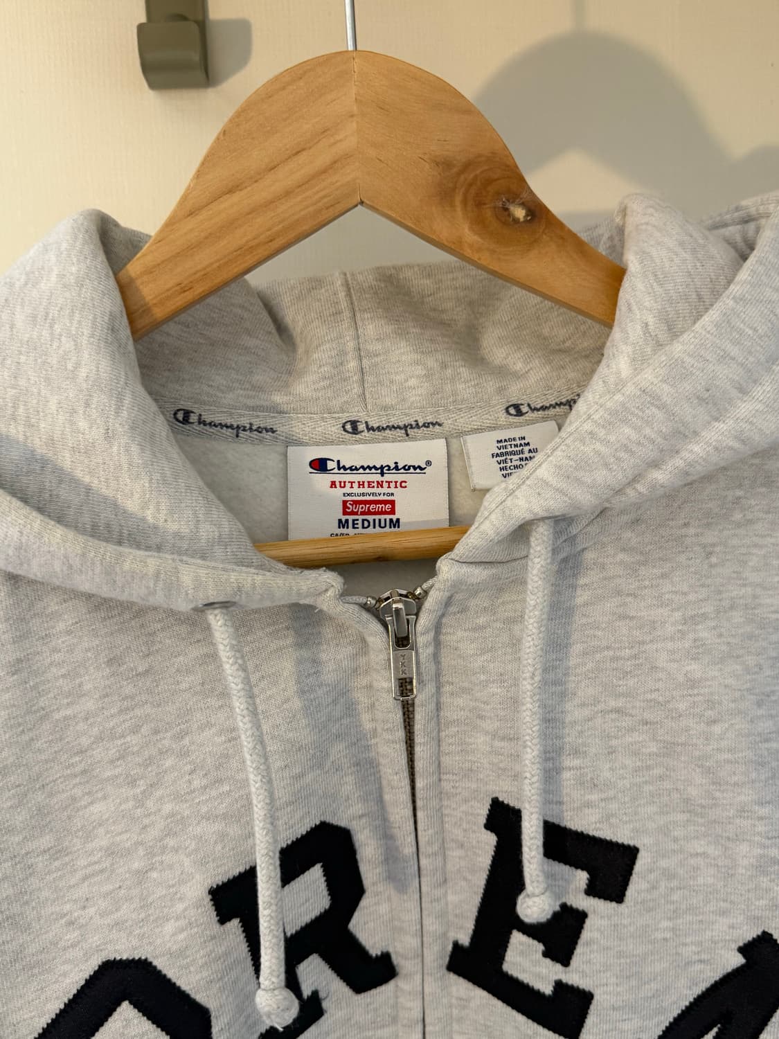 슈프림 x 챔피온 집업 후드 스웨트셔츠 애쉬 그레이 - 24SS 상품이미지3
