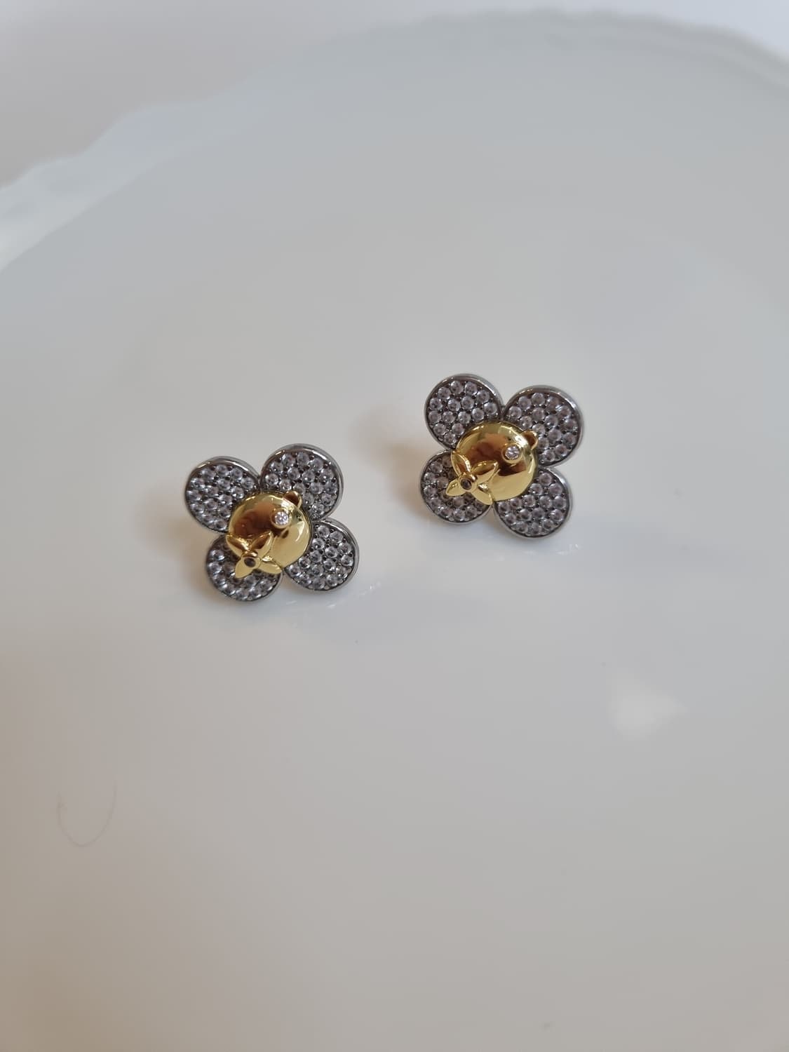 루이비통 업사이클링 비비안 귀걸이 상품이미지1