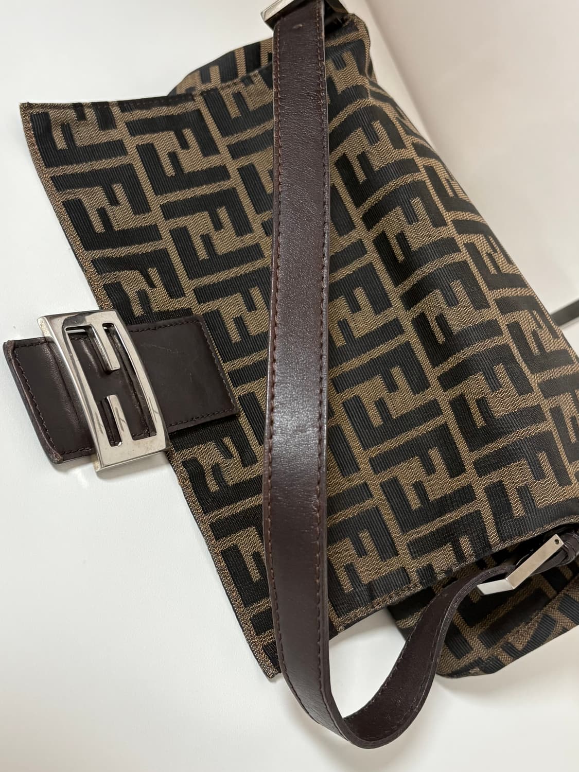 펜디 주카 맘마 바게트백 상품이미지9