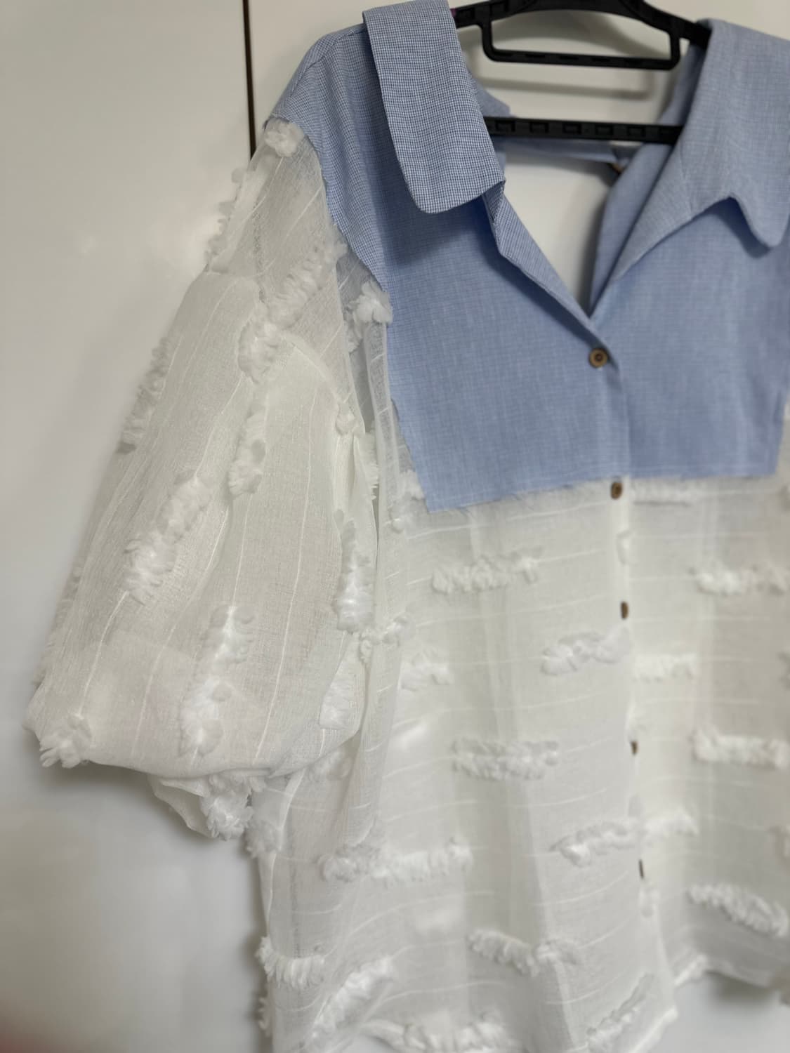 배색 카라 블라우스 펀칭 화이트 상품이미지4