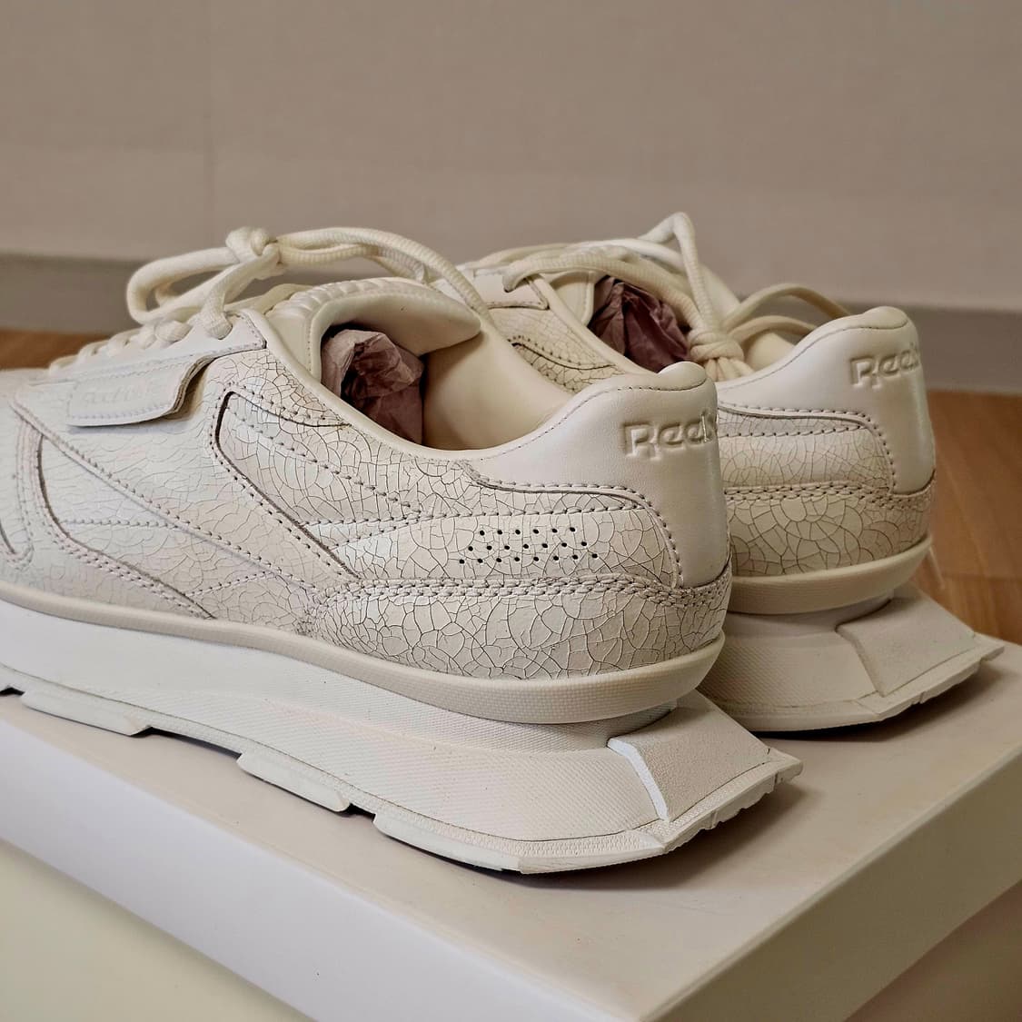 265 새제품) 리복 LTD 클래식 크랙 레더 화이트 남자 신발 운동화 상품이미지3