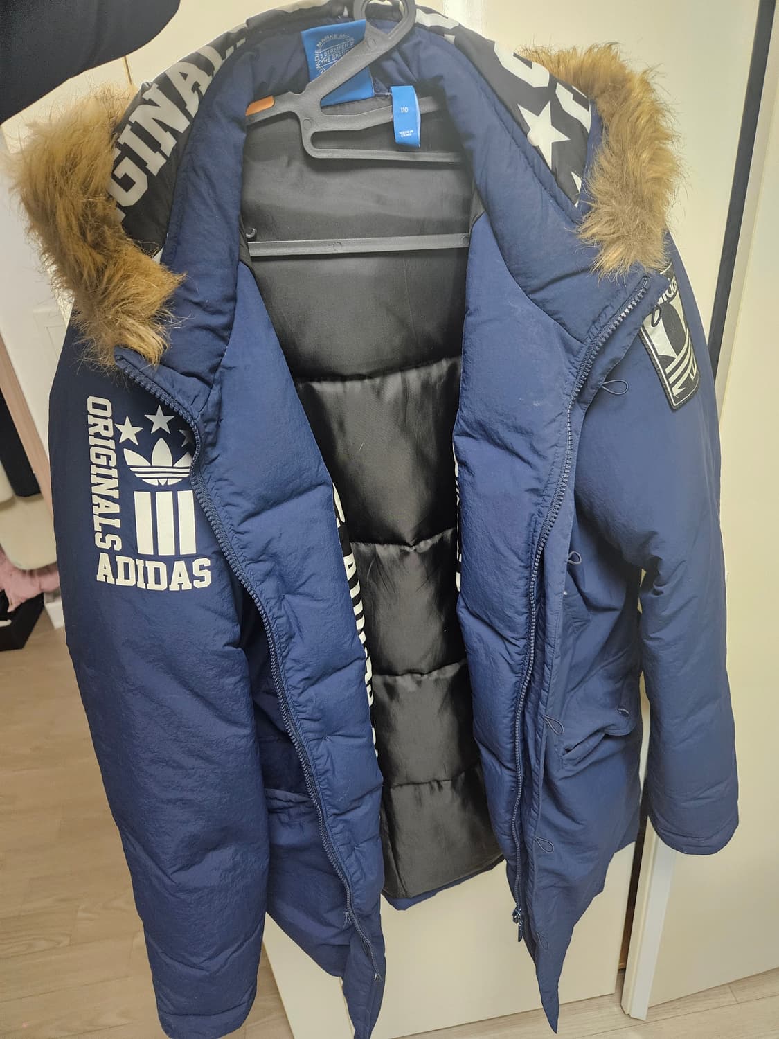 아디다스 빅패치 다운패딩 110 사이즈 팝니다 상품이미지2