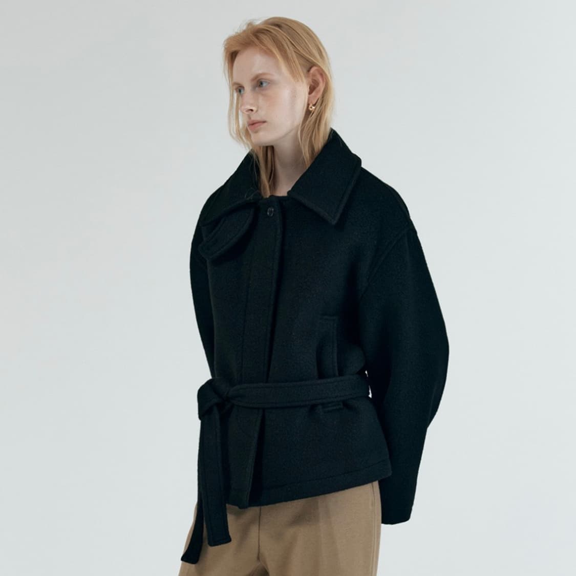 시야쥬 헤어리 벨티드 하프 코트 블랙 상품이미지1