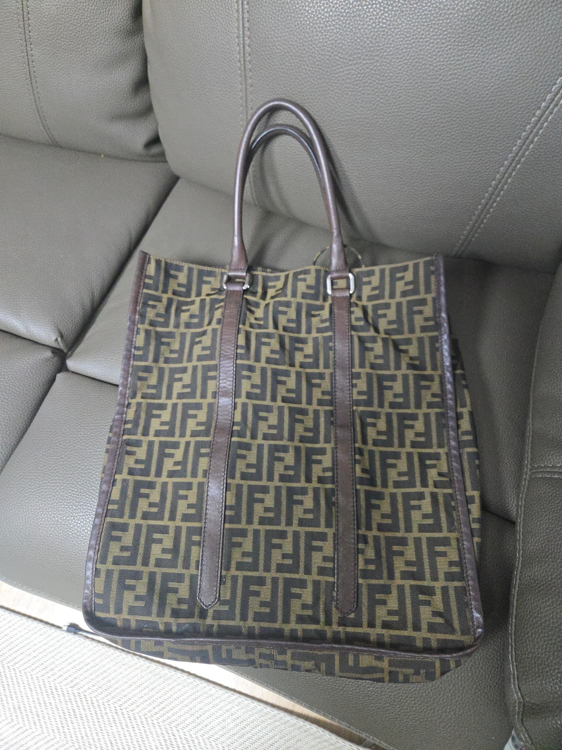 펜디 남성 FF 주카 세로백 상품이미지3