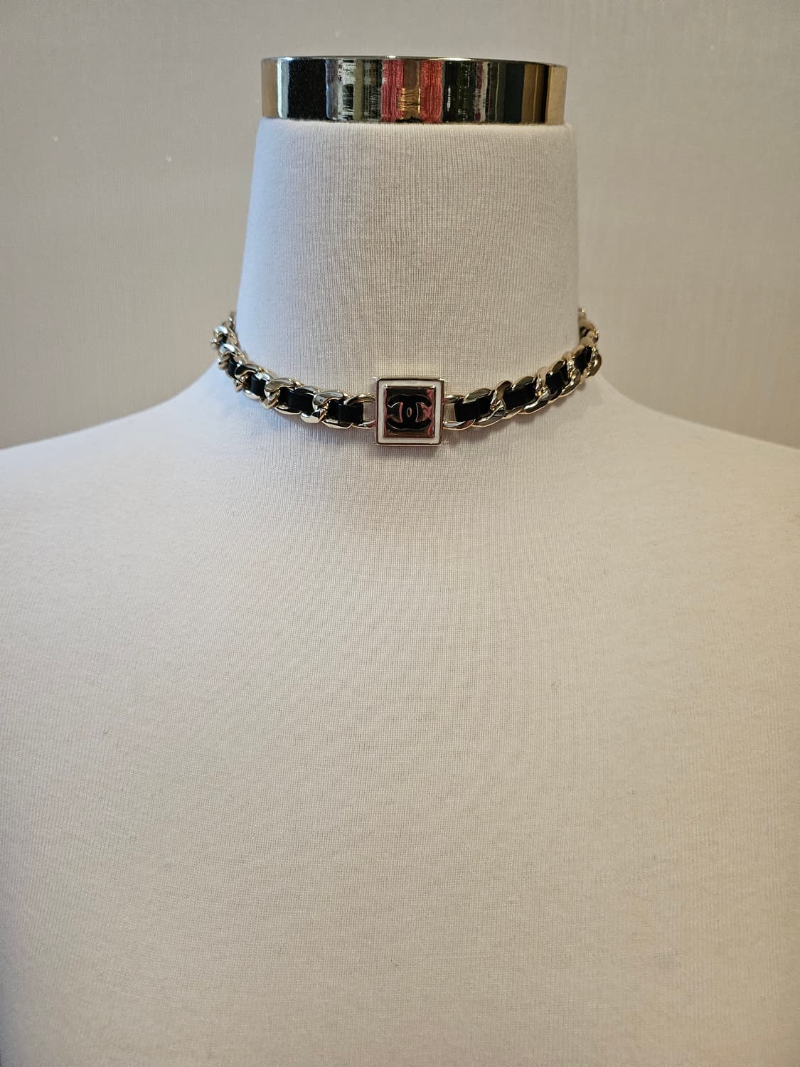 샤넬 CC로고 가죽 초커 목걸이 상품이미지8