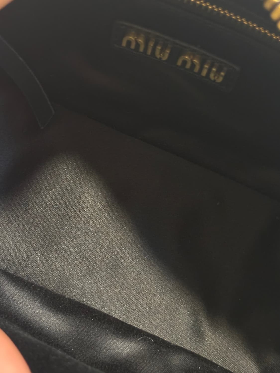 미우미우 아르카디 스몰 도트백 볼링백 상품이미지7