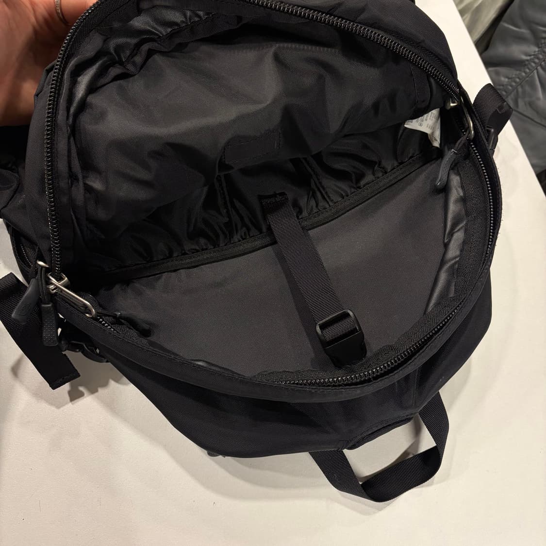 노스페이스 28L 핫샷 블랙 백팩 상품이미지8