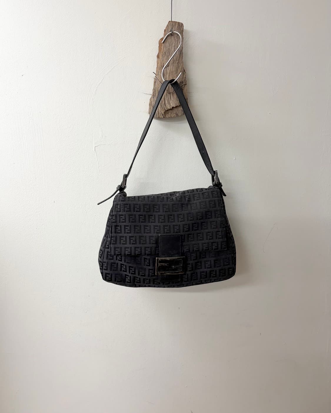 펜디 블랙 ff 로고 캔버스 주키노 맘마백  상품이미지1