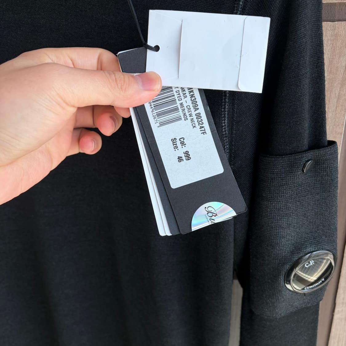 [새상품]씨피컴퍼니 CP컴퍼니 렌즈 와펜 니트 블랙 상품이미지3