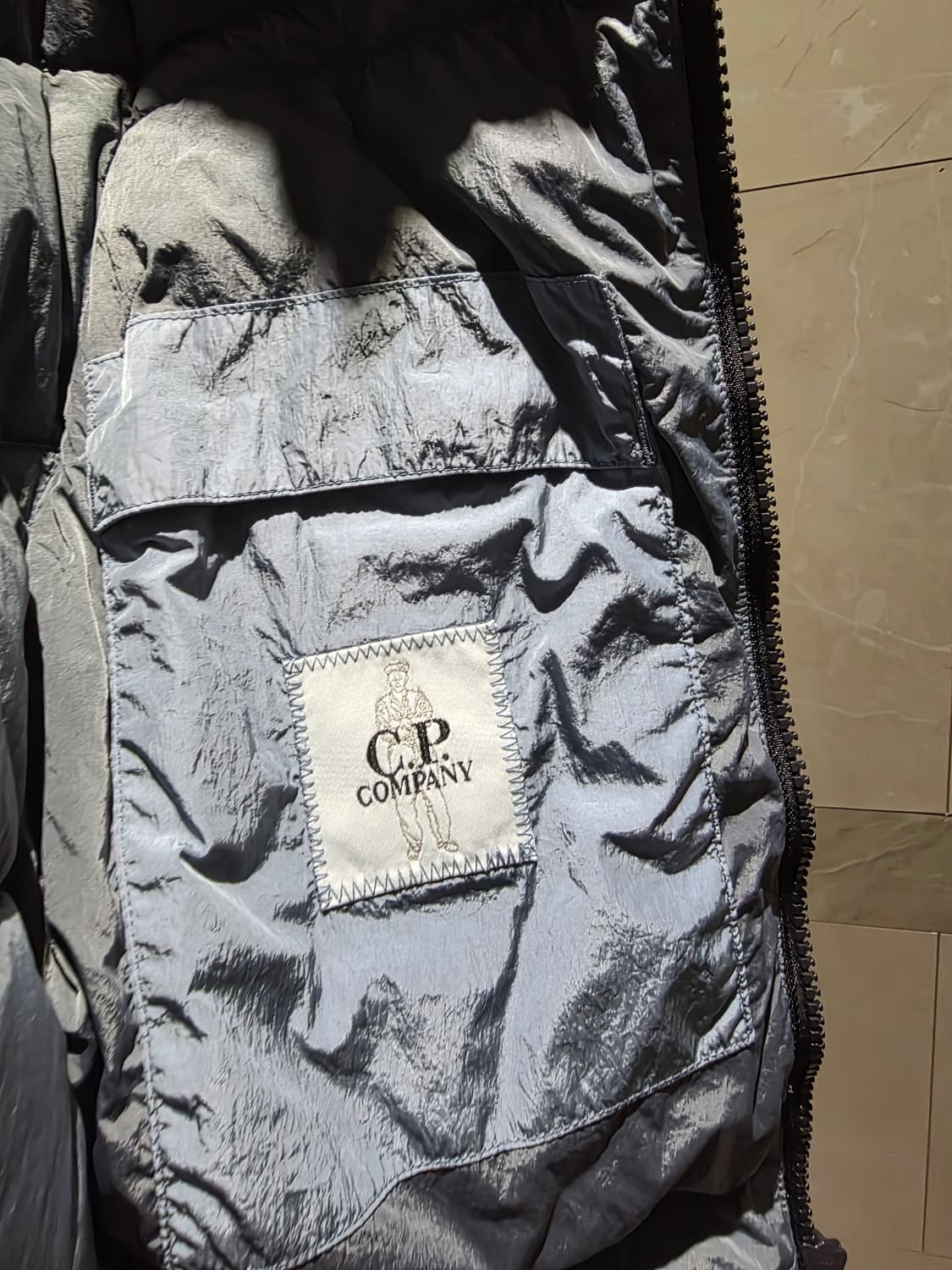 새상품) cp컴퍼니 크롬r 패딩 상품이미지5