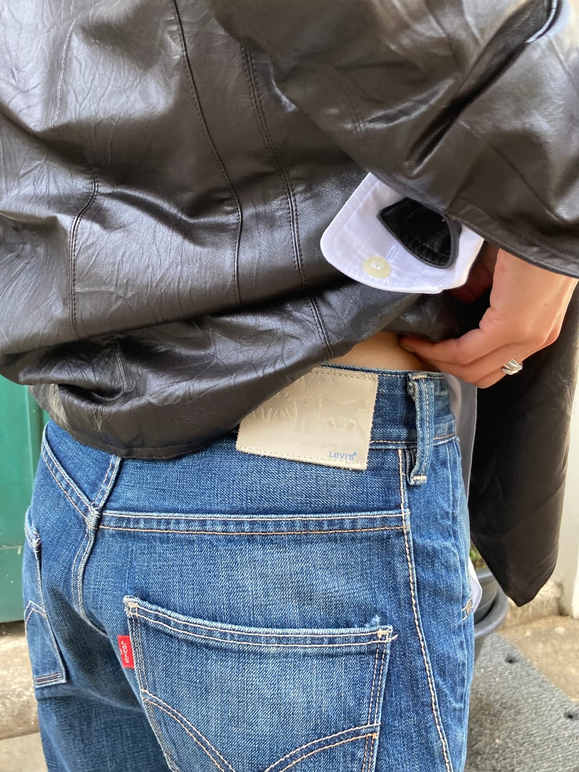 Levi’s 화이트 가죽탭 중청 데님 팬츠 상품이미지3