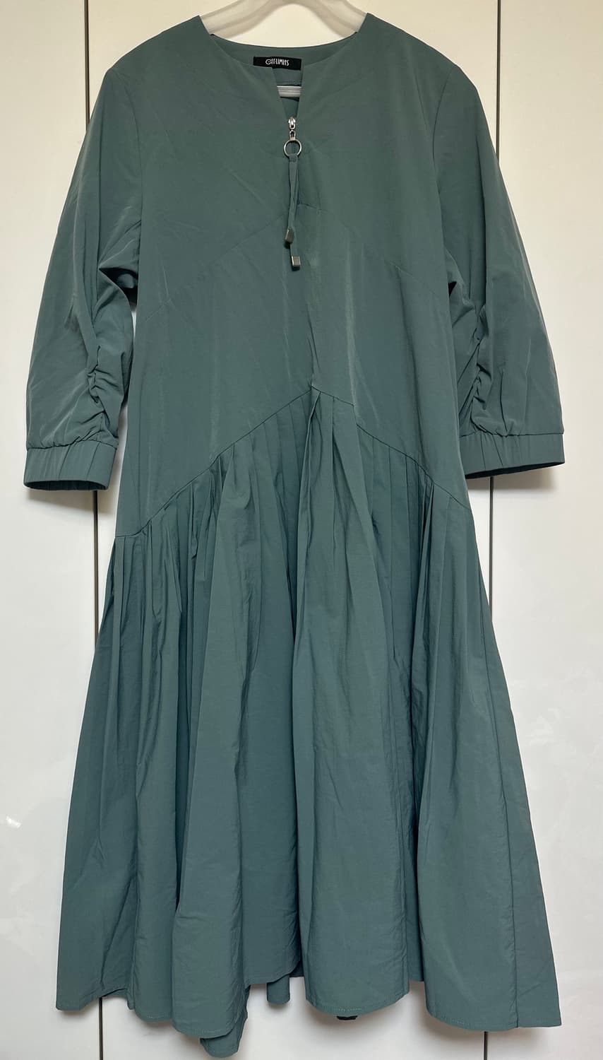 오프리미츠 그린 플레어 원피스 상품이미지1