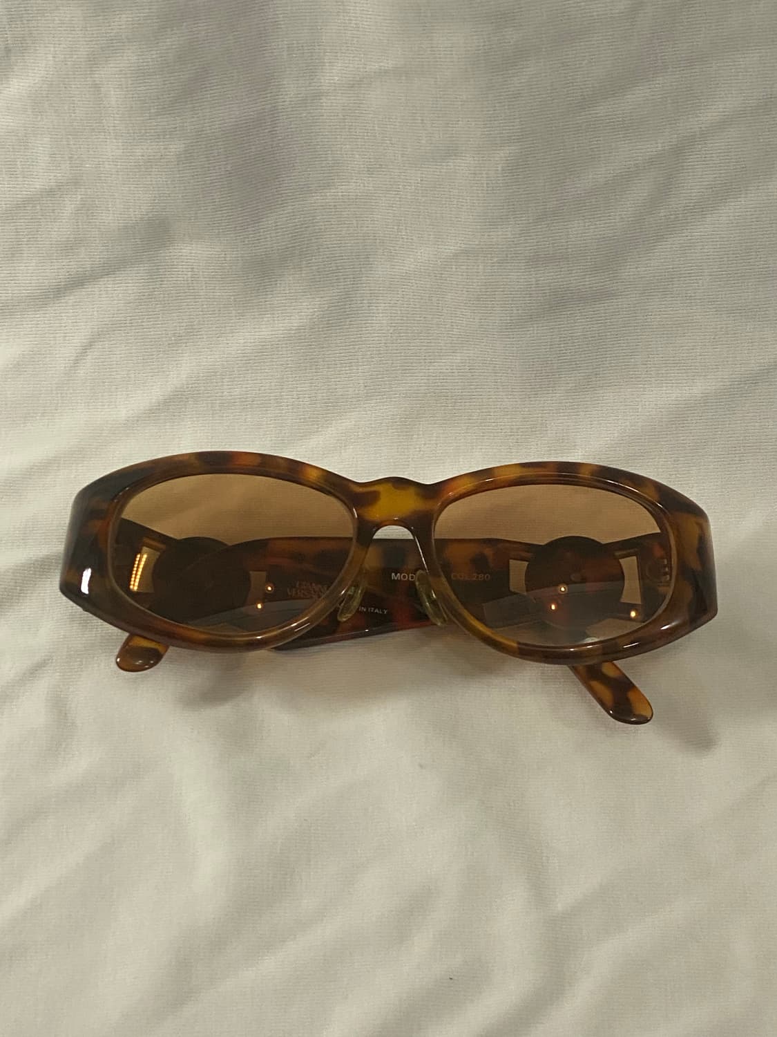 90s 빈티지 베르사체 선글라스 레오파드 호피 비기 착용 모델 상품이미지9