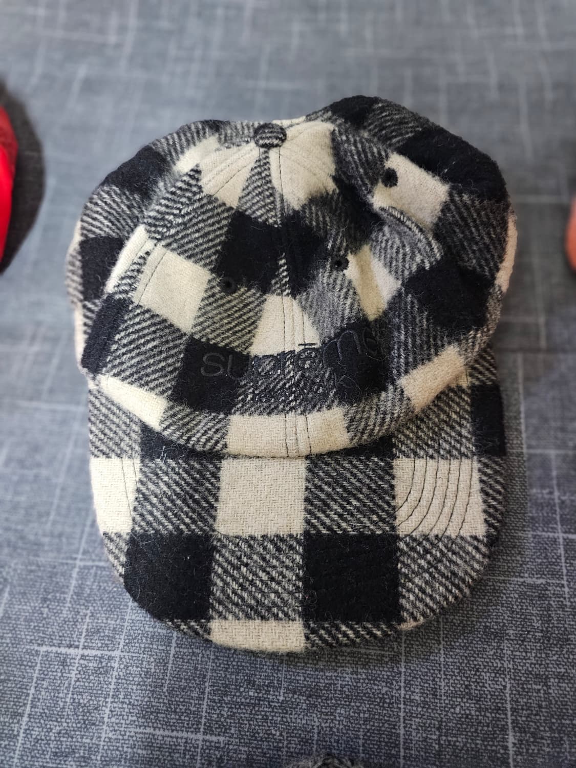 슈프림 체크 캡 상품이미지1