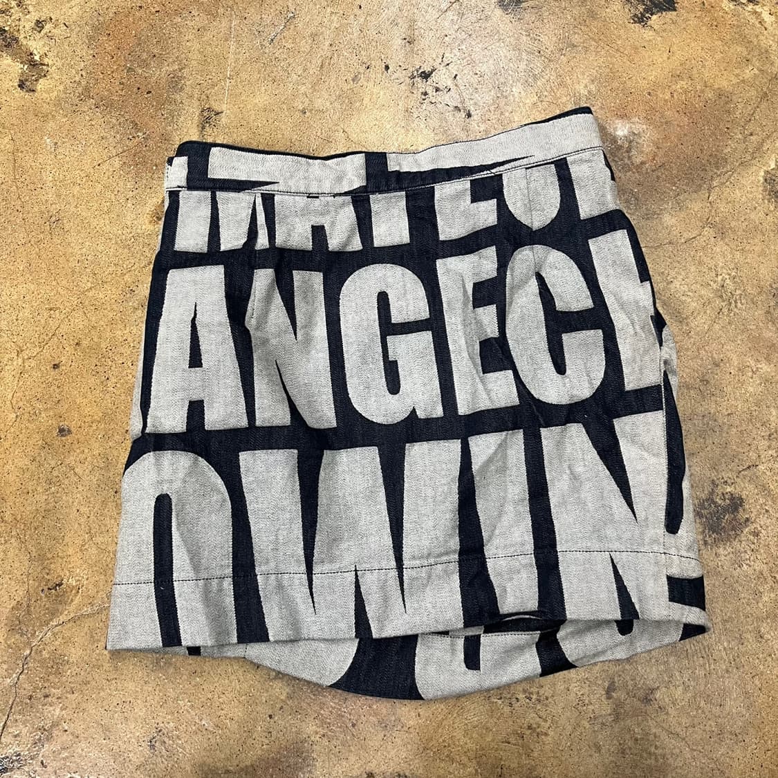 [정품/2] 비비안웨스트우드 로고 프린트 스커트 블랙  상품이미지3