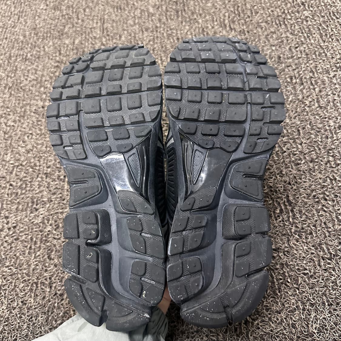 NIKE 나이키 줌 보메로 5 운동화 블랙 255사이즈 상품이미지5