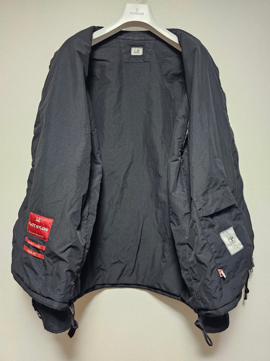 cp컴퍼니 FLATT NYLON 프리마로프트 자켓 24SS 상품이미지7