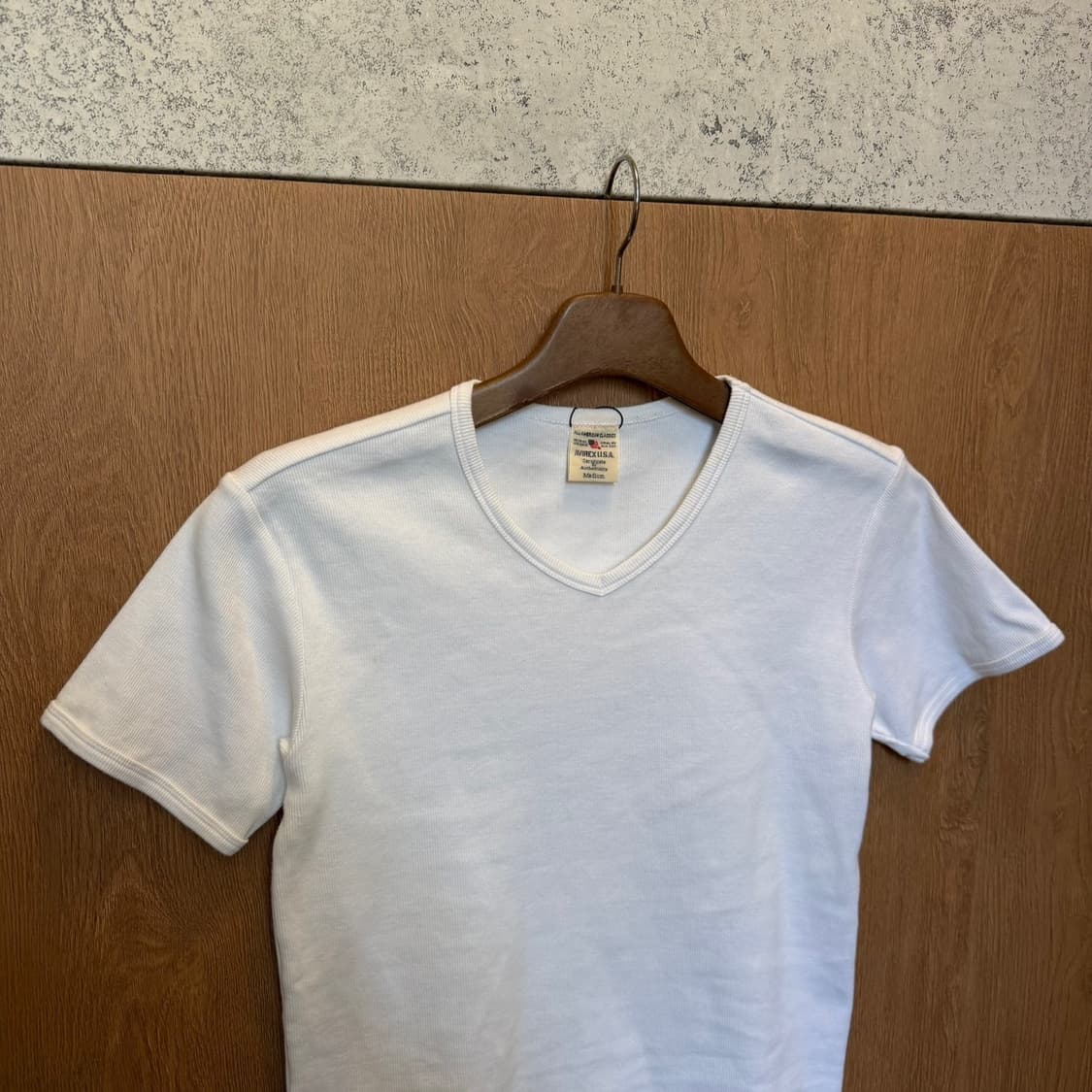 아비렉스 코튼 반팔 티셔츠 브이넥 무지 디테일 레귤러핏 화이트 상품이미지3