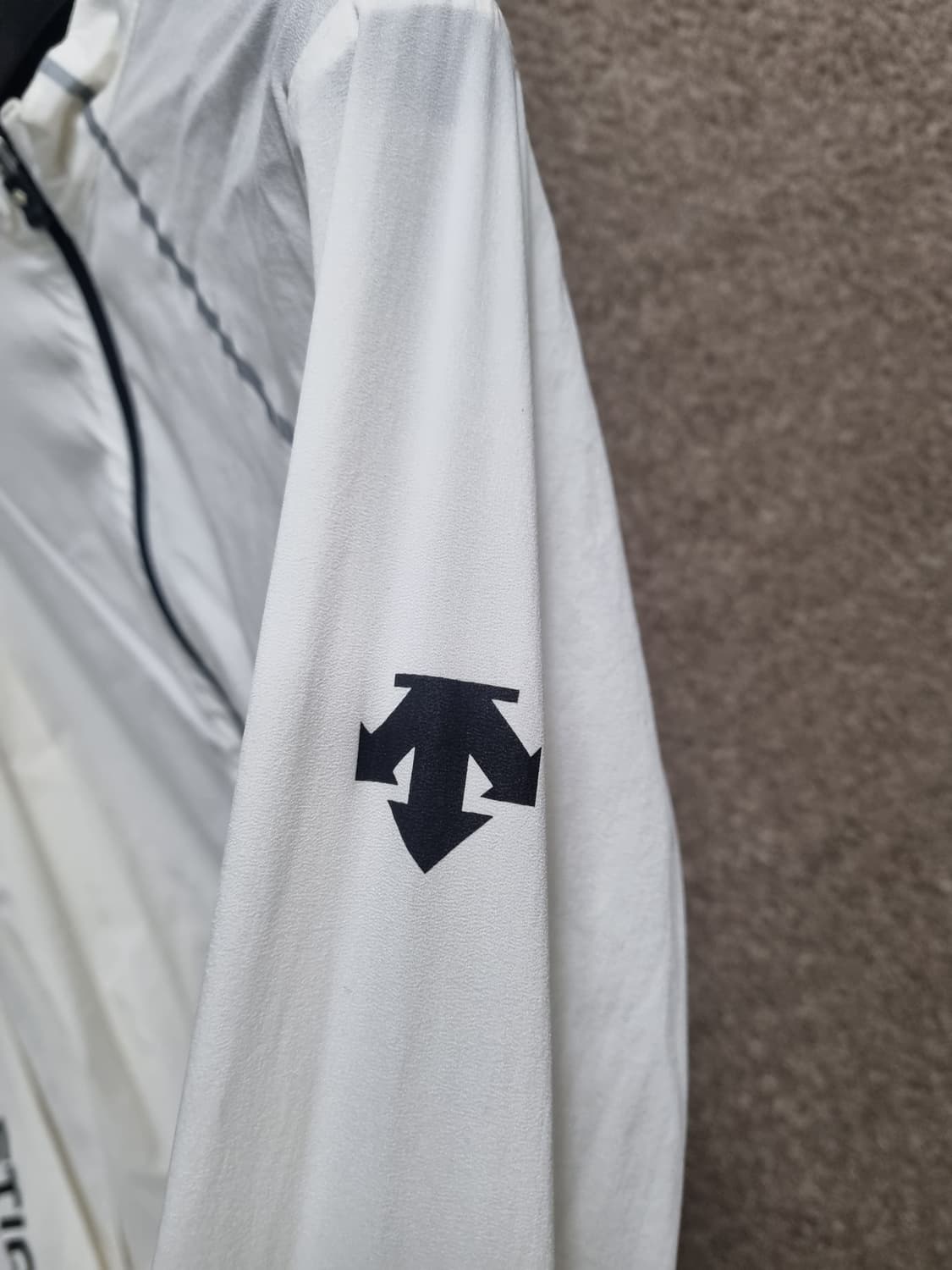  데상트 남성 초경량 나일론 바람막이 자켓 상품이미지3