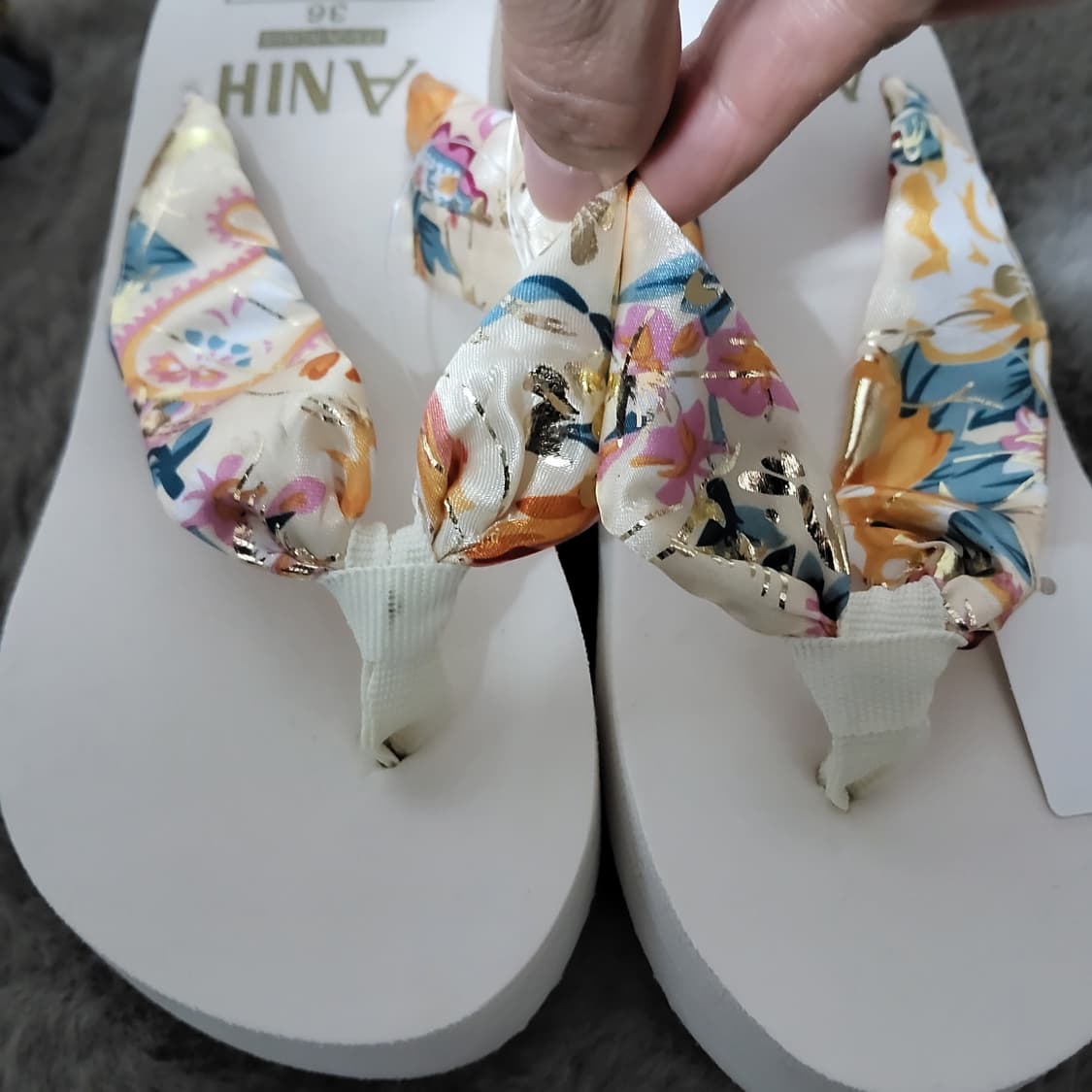 새상품 ANIH 플라워 리본 쪼리 직짹 샌들 230 36 가볍고 넘 이쁜 상품이미지3