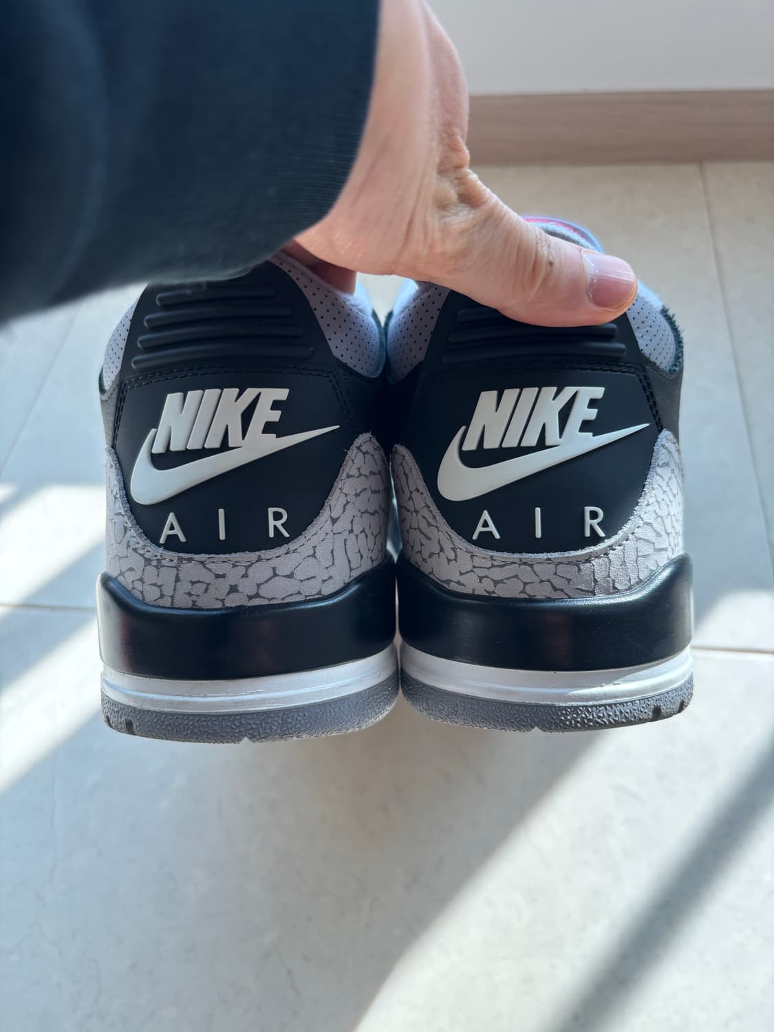 나이키 에어 조던3 레트로 블랙 시멘트 2024 (285) 상품이미지4