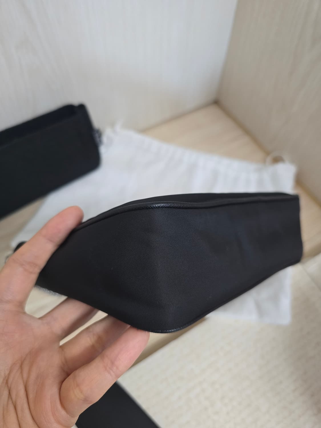 프라다 리에디션 2005 테수토 크로스백 상품이미지5