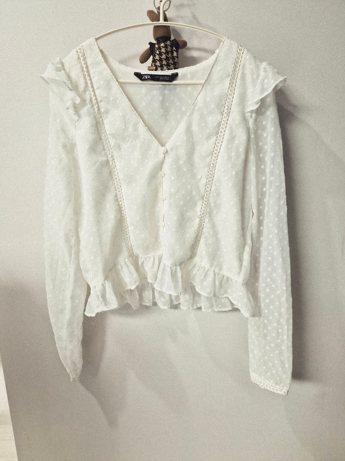 [ZARA] 자라 화이트 도트 펀칭 프릴 블라우스 (S사이즈) 상품이미지2