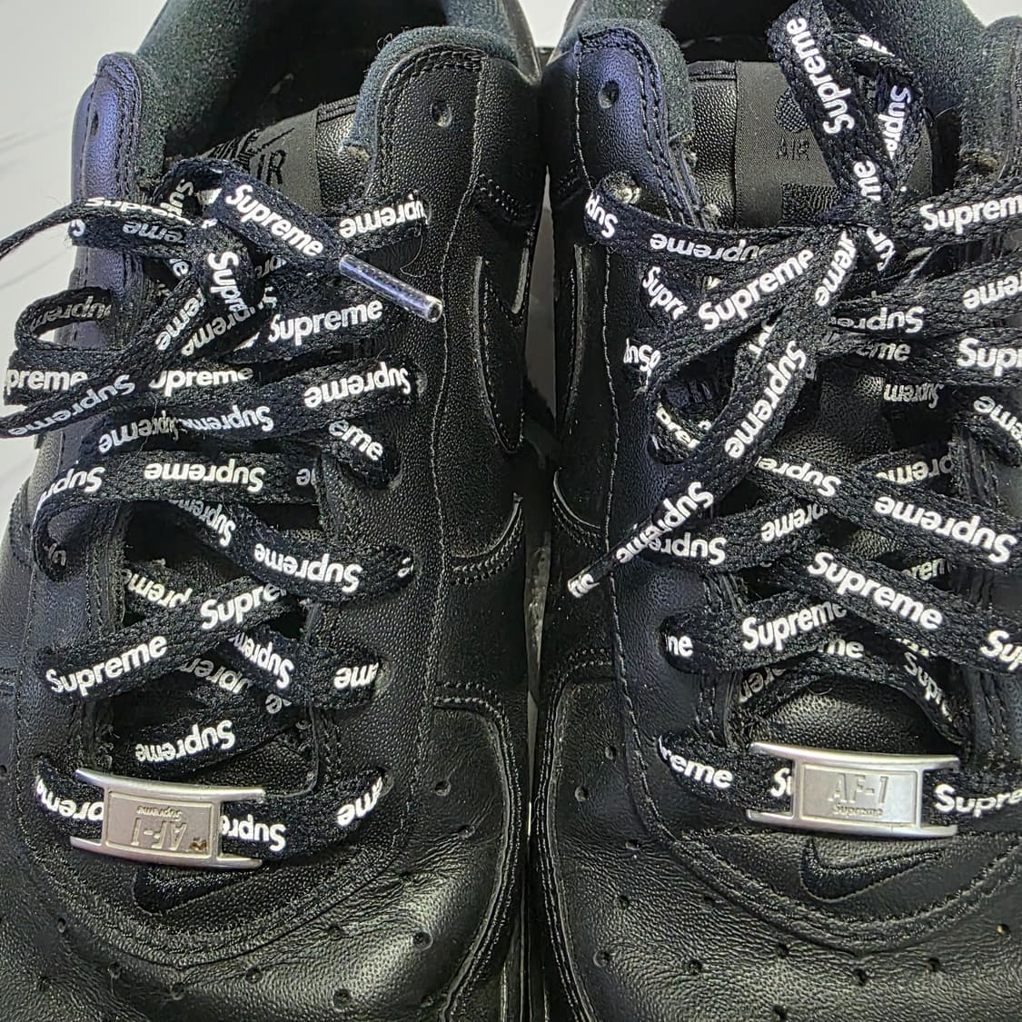 슈프림 X 에어포스1 블랙 280 사이즈 상품이미지4