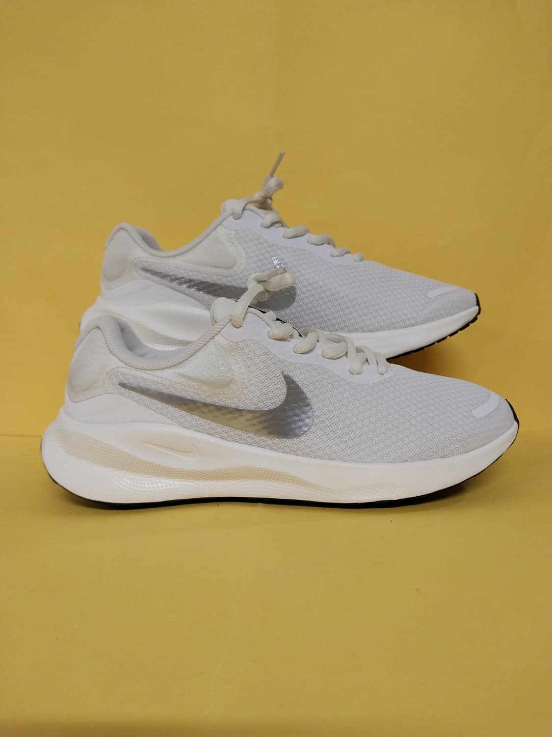 여성 나이키 레볼루션7 메탈릭실버 운동화 (235) 상품이미지3