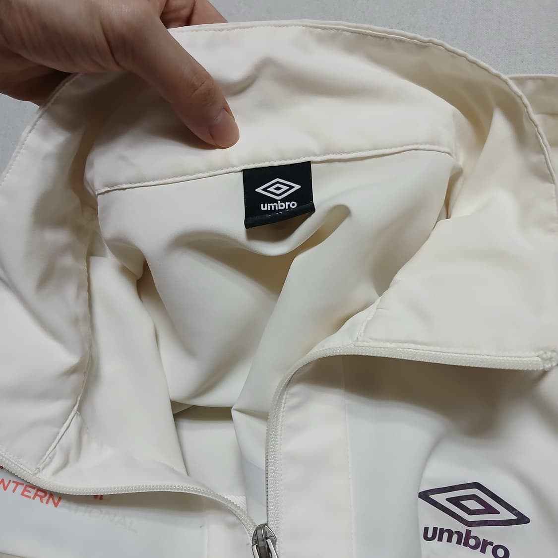 umbro 엄브로 백로고 바람막이 하이브리드 자켓 상품이미지6