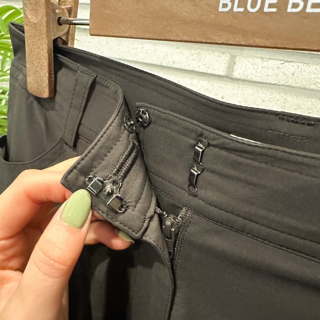 까스텔바작 스포츠 나일론 팬츠 기모안감 백 레터링 디테일 브라운 상품이미지7