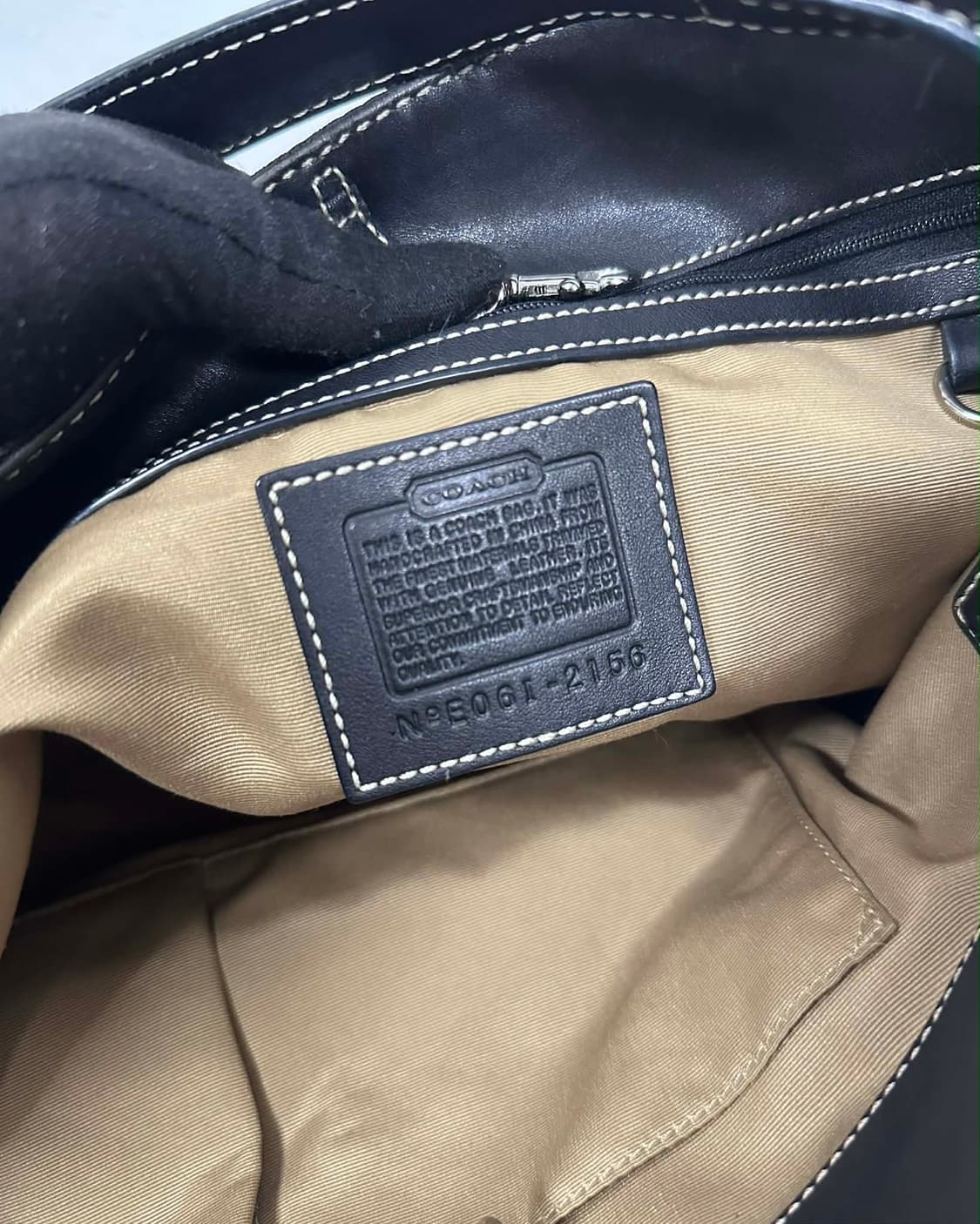 코치 시그니처 C자가드 가죽 숄더 버킷백 상품이미지6