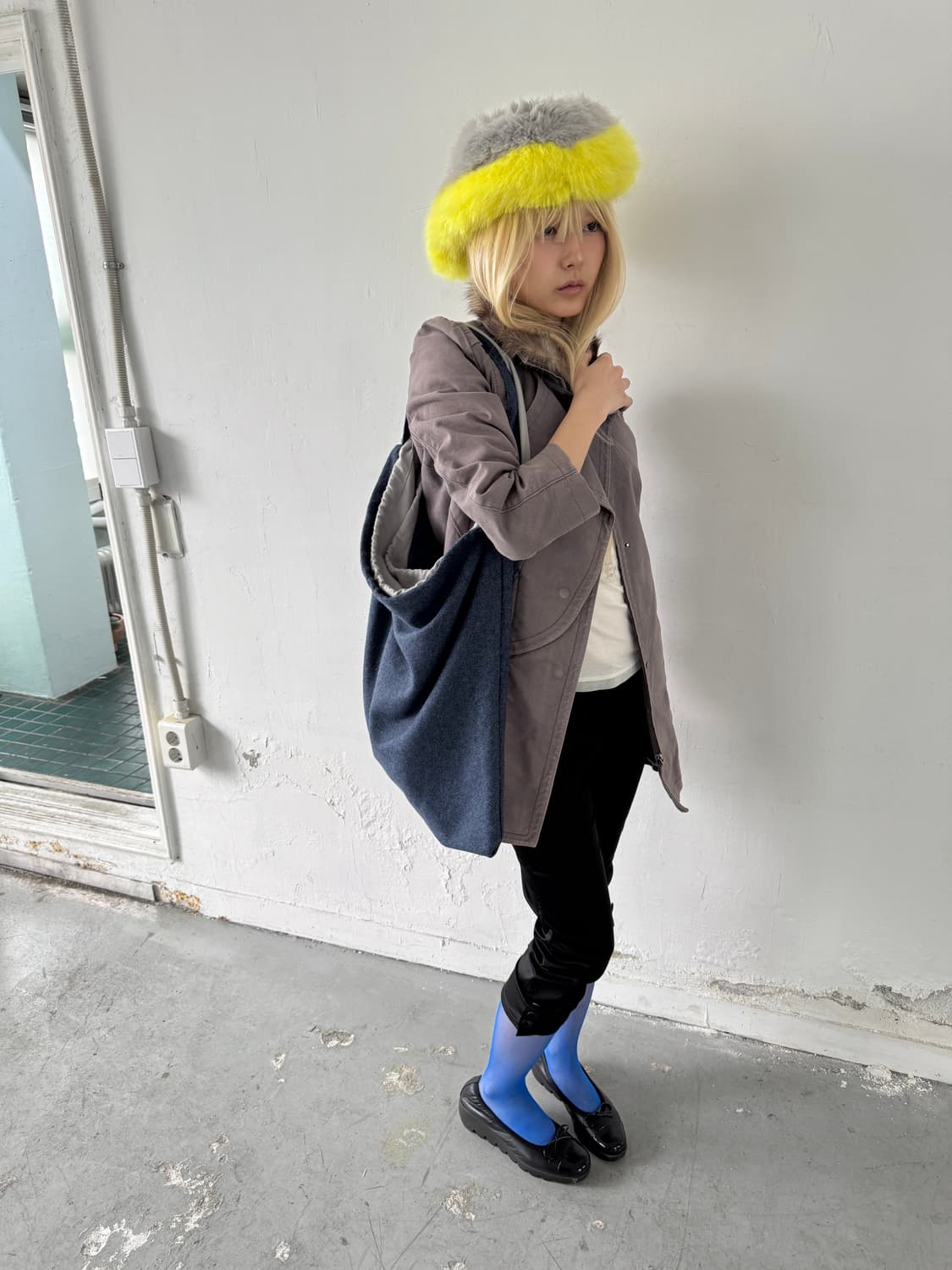 TIME wool triangle shoulder bag 상품이미지2