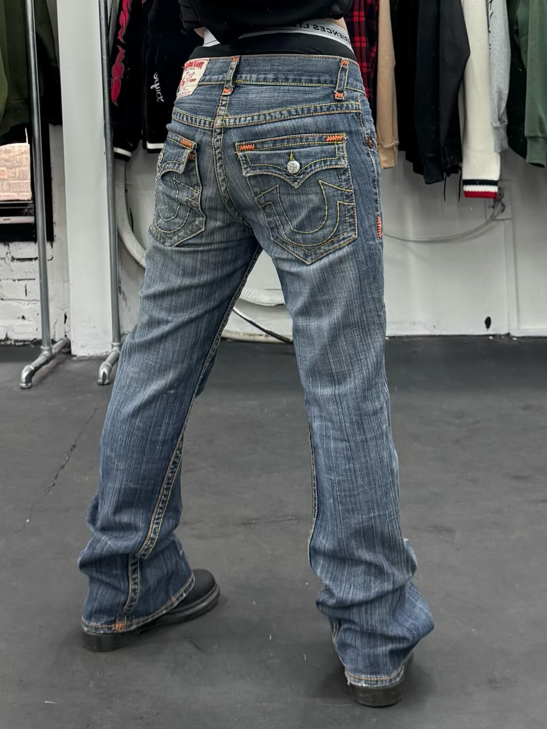 트루릴리전 조이 슈퍼티 부츠컷 데님팬츠 상품이미지3