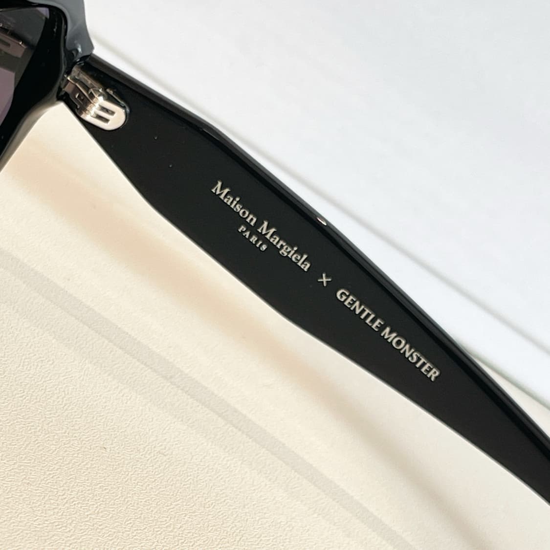 톰브라운 매트 나일론 사선 다운 코트 네이비 상품이미지7