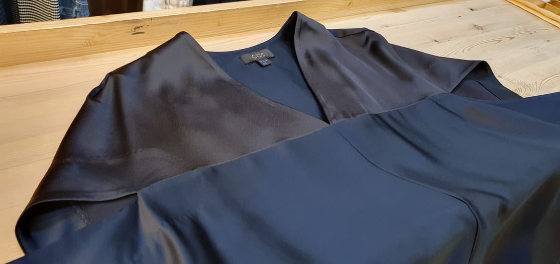 66.COS 브이넥 블랙 원피스 상품이미지4