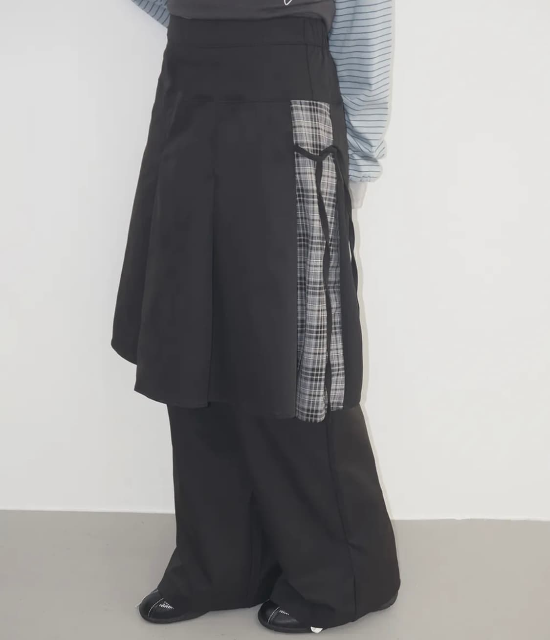 썸플레이스 체크배색 미디스커트 레이어드 치마바지 차콜 상품이미지1